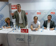 <p>El PSOE de Burgos contin&uacute;a con su denuncia del &lsquo;mapa de los recortes&rsquo; esta vez en Aranda y con Villarrubia</p>