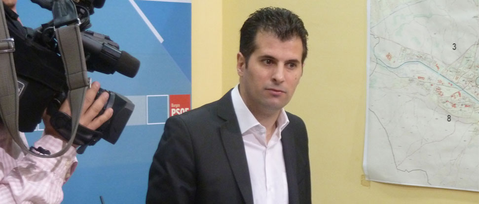 Tudanca cree que Lacalle &ldquo;va a conseguir que el aeropuerto de Burgos se acabe cerrando&rdquo;