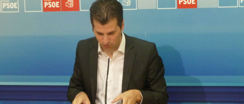 <div>Tudanca pide a la ciudadan&iacute;a que reaccione ante los ataques a la sanidad p&uacute;blica por parte del PP, al que atribuye el aumento intencionado de las listas de espera quir&uacute;rgicas</div>