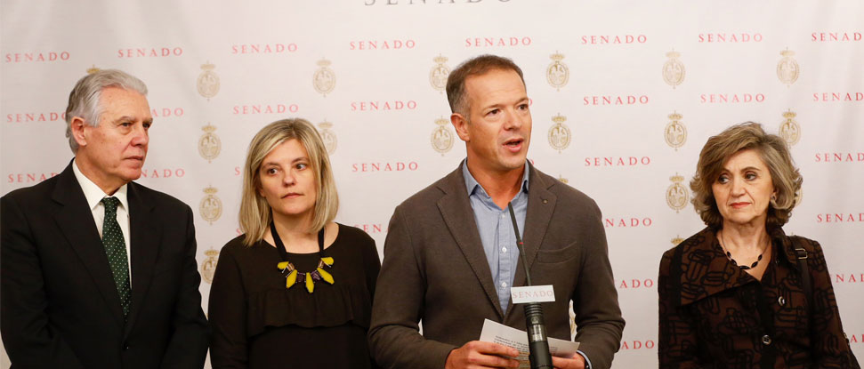 Gil denuncia que las &ldquo;pellas parlamentarias&rdquo; de Rajoy en el Senado le costar&iacute;an a cualquier trabajador un despido por absentismo laboral