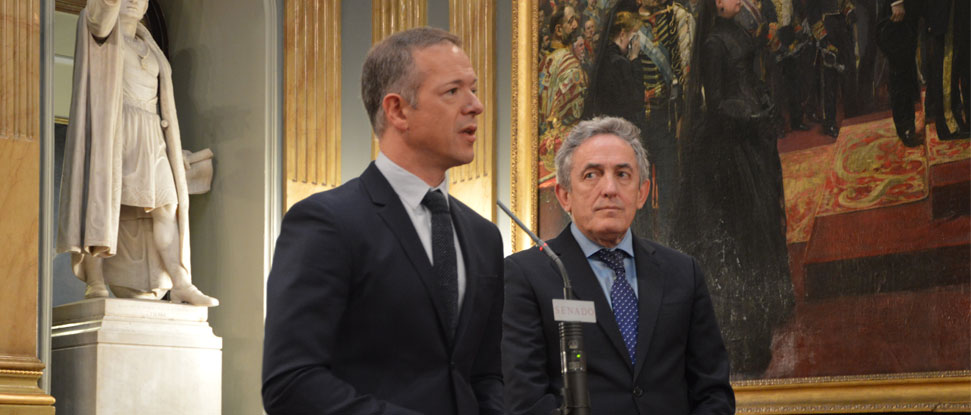 El PSOE acusa a Rajoy de ser un peligro para lo p&uacute;blico y de ceder a las presiones de aseguradoras y bancos para imponer pensiones privadas&nbsp;&nbsp;