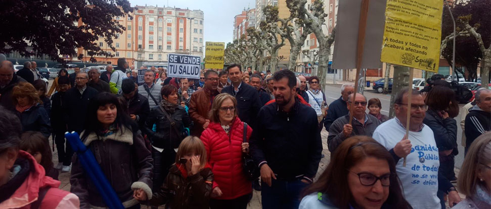 Tudanca se suma a las manifestaciones por la sanidad p&uacute;blica